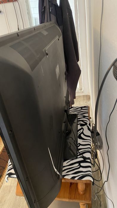 Продава се телевизор Neo inch 48 (121см)