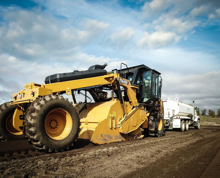 Машина для регенерации и стабилизации дорог CAT [RM400]