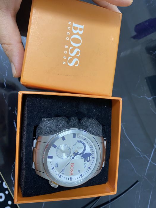 Hugo boss orginal yengi ishlatilmagan sotiladi