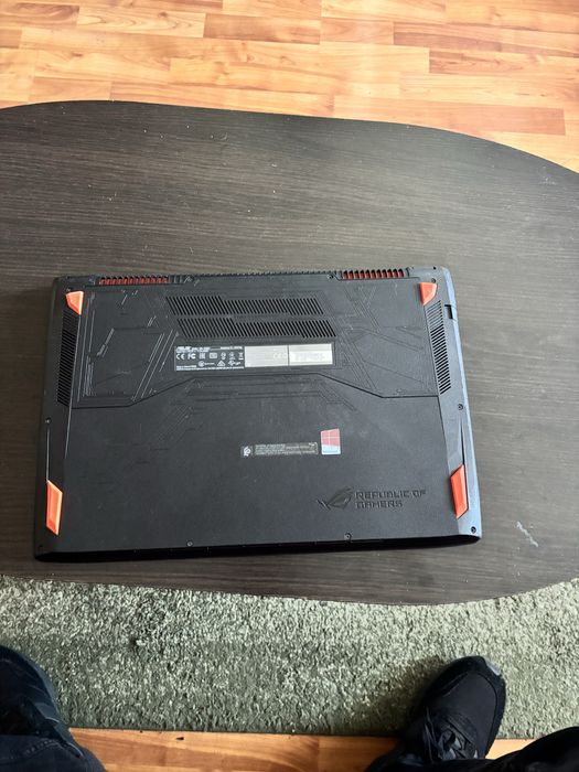Asus ROG/Strix G502V defect pentru piese. i7-7 th gen. GTX 1070
