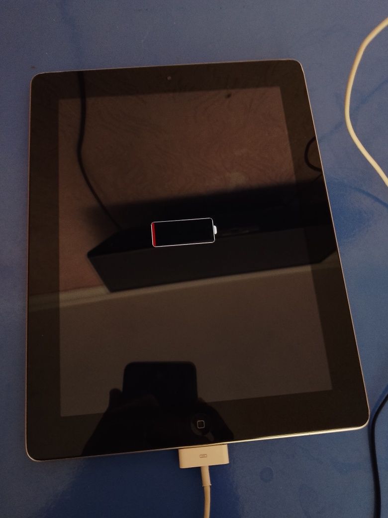 Apple ipad 2 срочно продаю