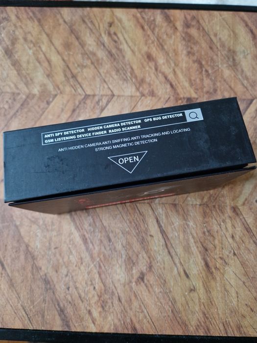 Detector de camere si microfoane spion profesional iUni K18