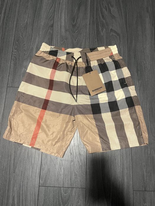 Burberry shorts Size M