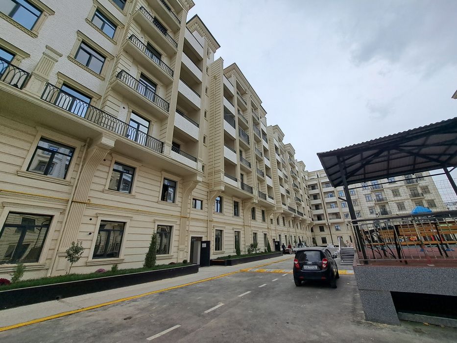 3 xonali kvartira sotiladi karobka holatida