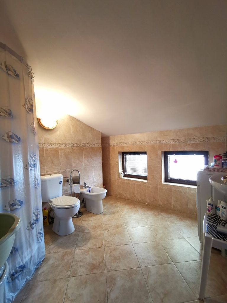 Продава се Къща в Горна Оряховица - 568 кв.м за 388 €/кв.м - Снимка #10