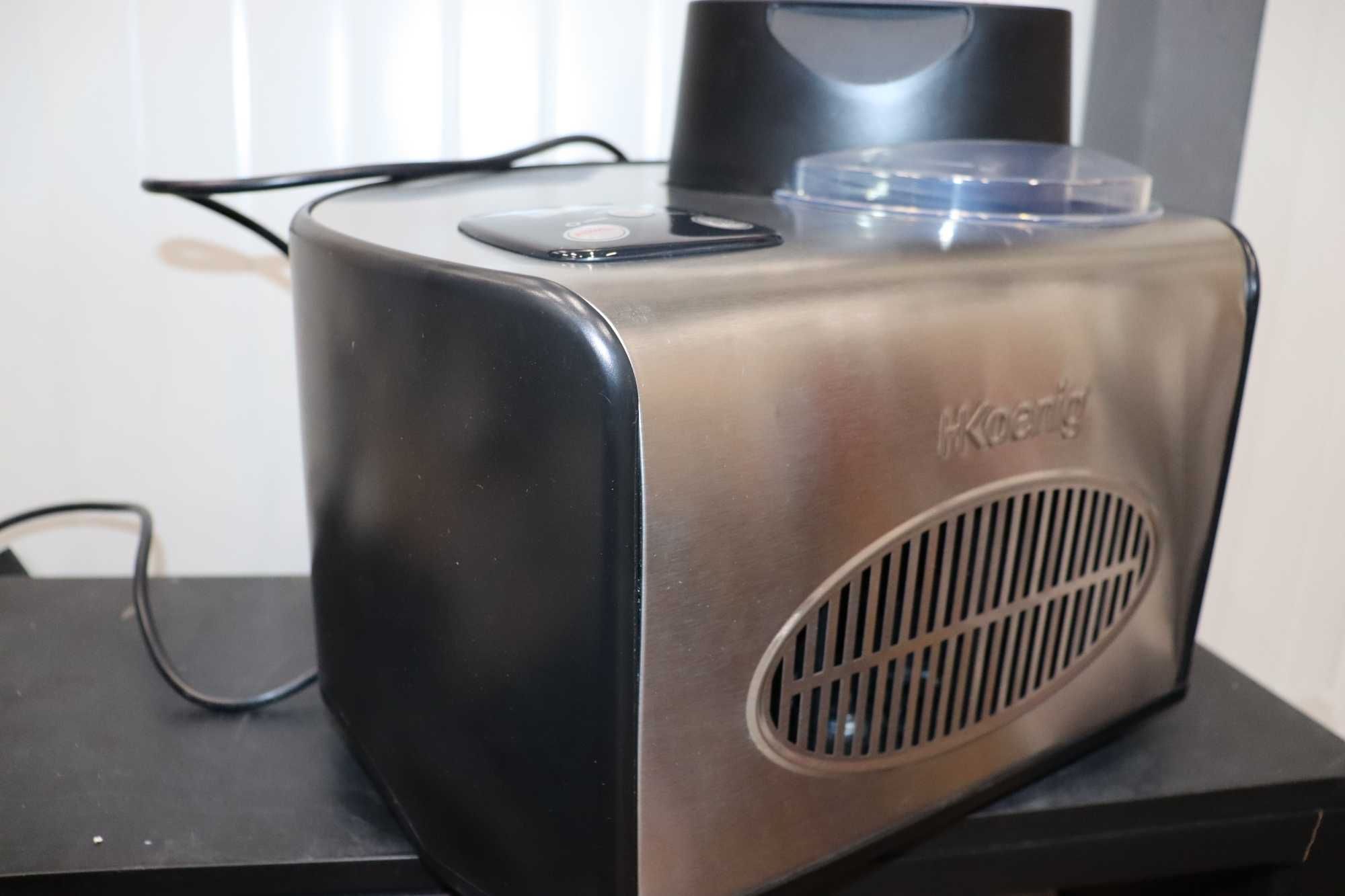 Турбинна машина за сладолед и сорбе H.Koenig HF250, 1.5Л, 150W