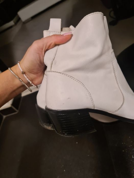 Ciocate Albe Zara piele naturala 37