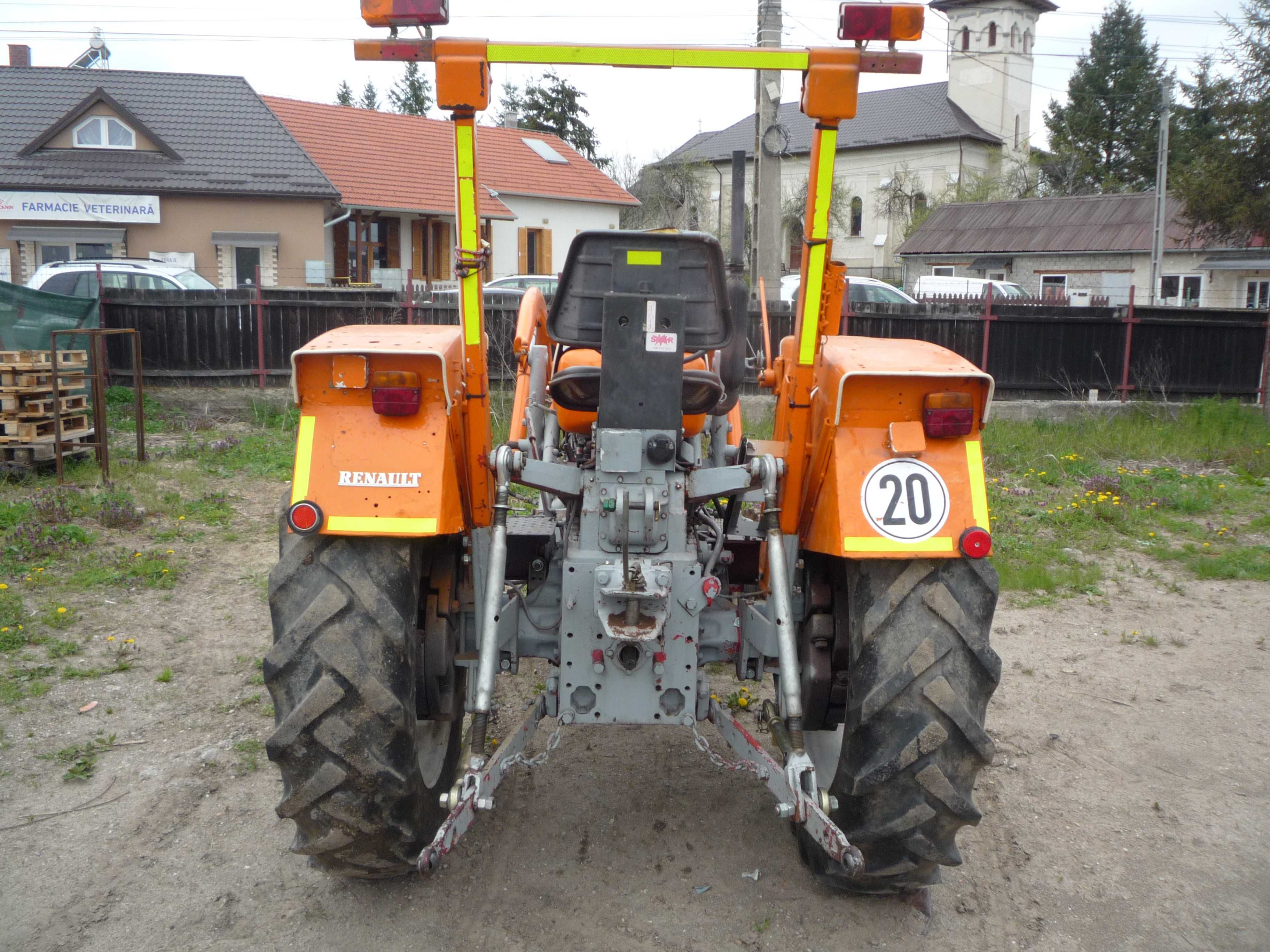 Tractor Renault F55 cu incarcator frontal+furca,35CP