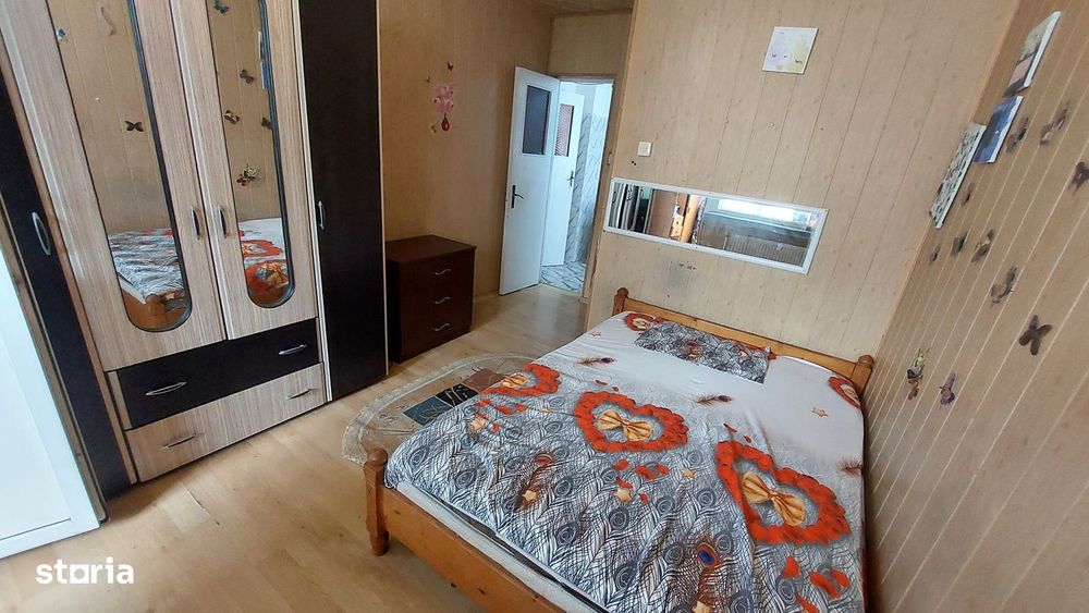 Apartament 3 camere, etaj 3, între două școli , Mioveni