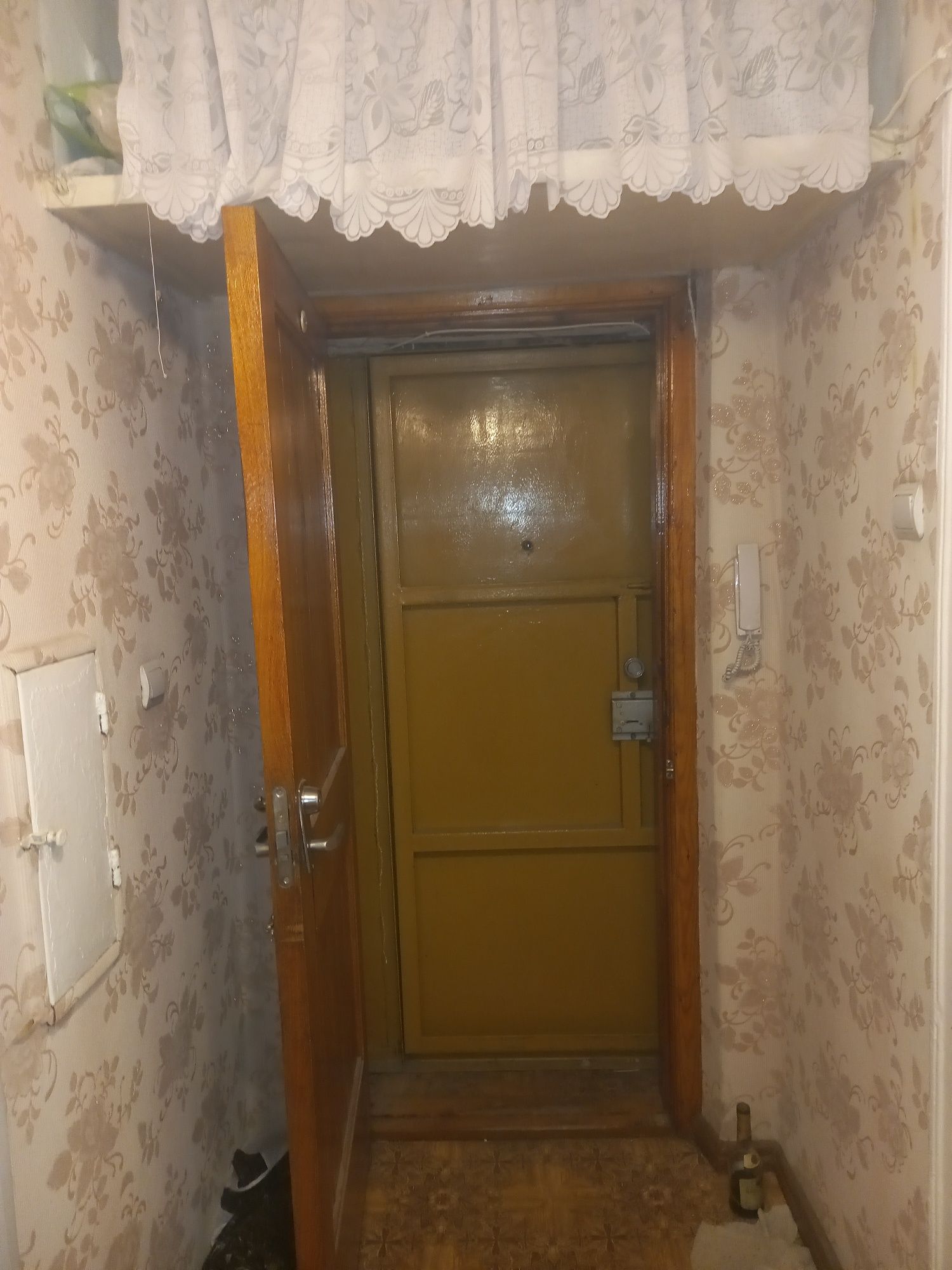Продам 2-х комнатную Катаева 67, 3 подъезд, 3 этаж. Катаева 67 тёплую
