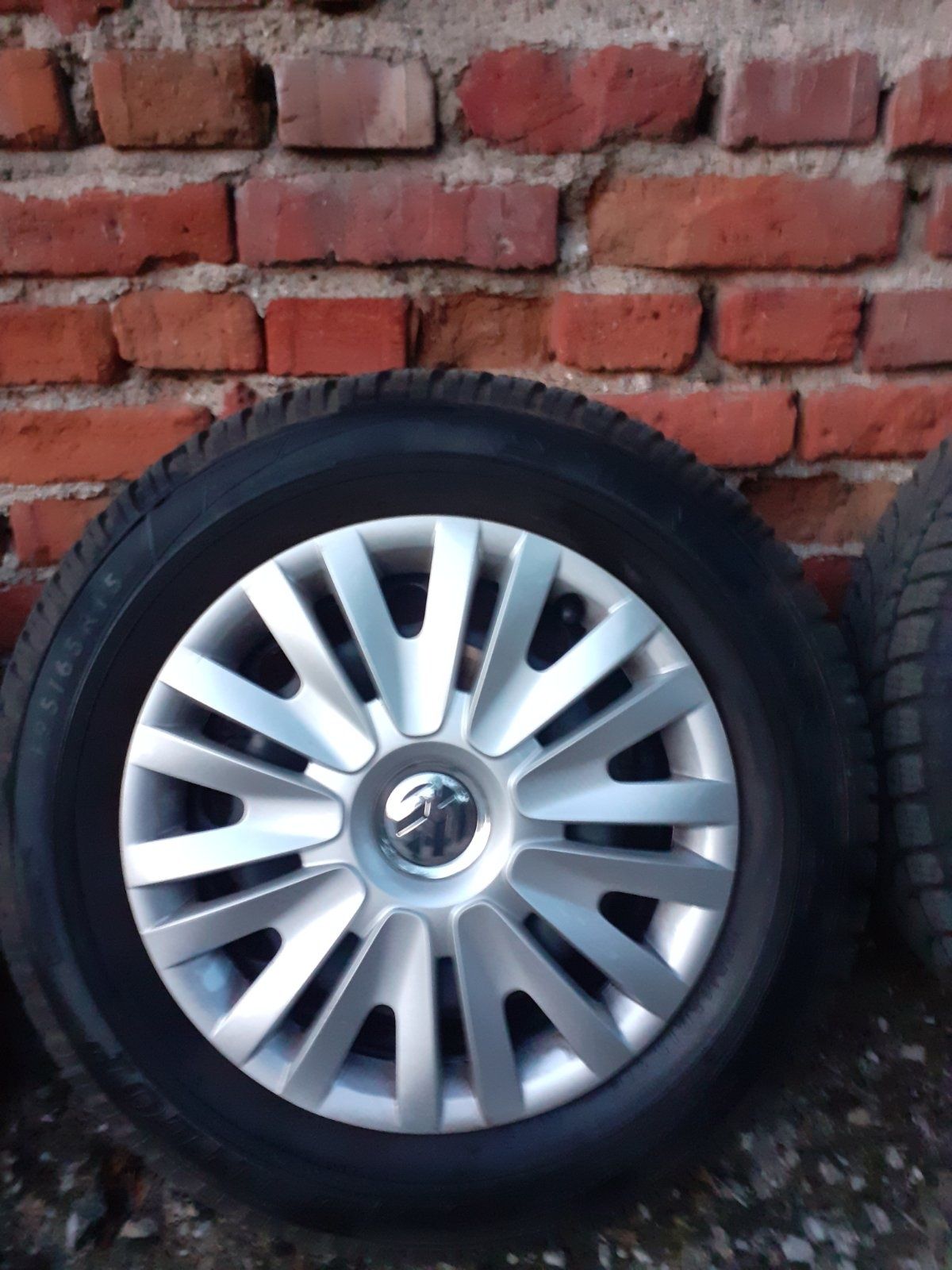 Зимни гуми Dunlop 195/65/15 джанти и тасове