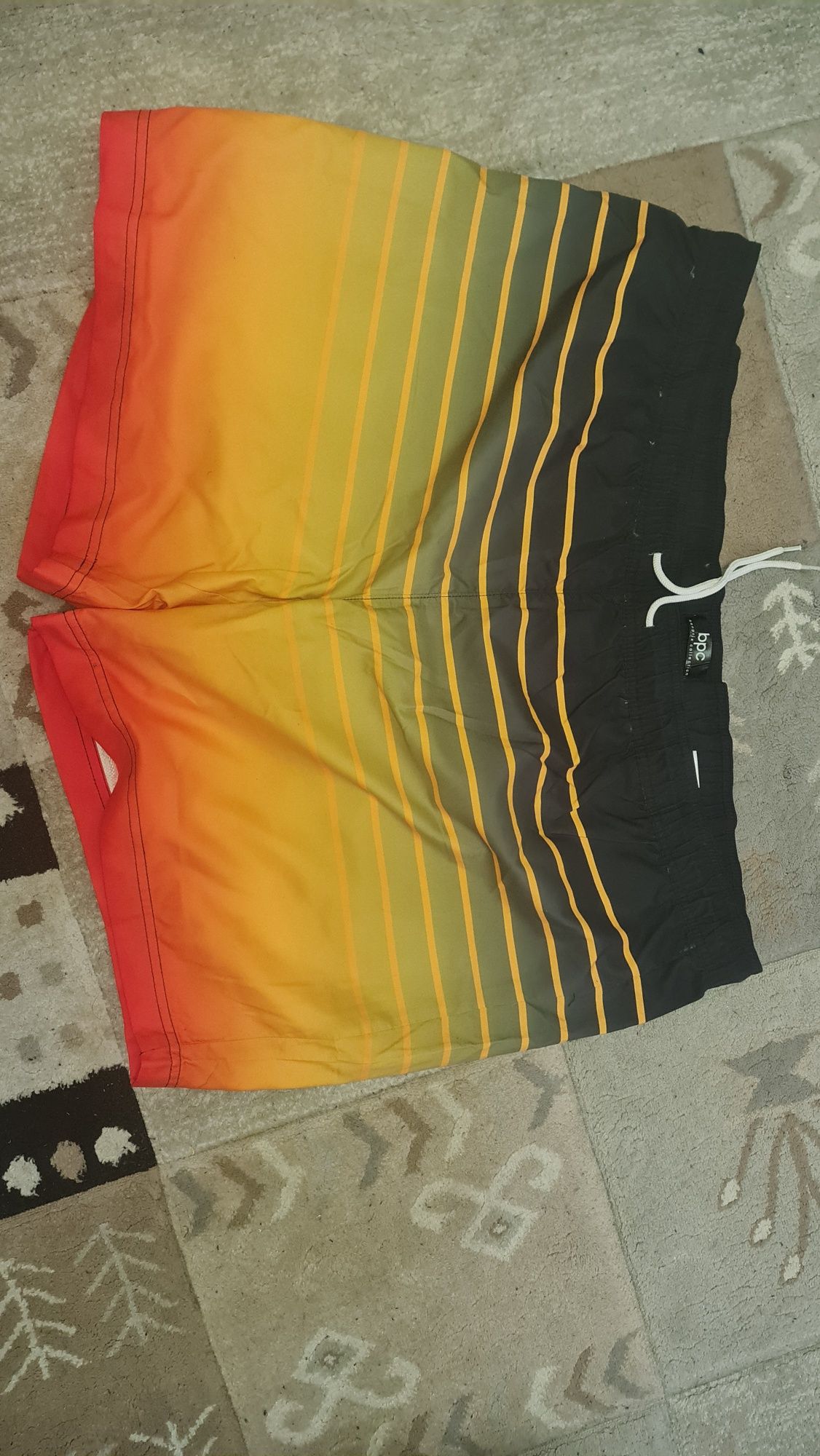 Pantaloni scurți