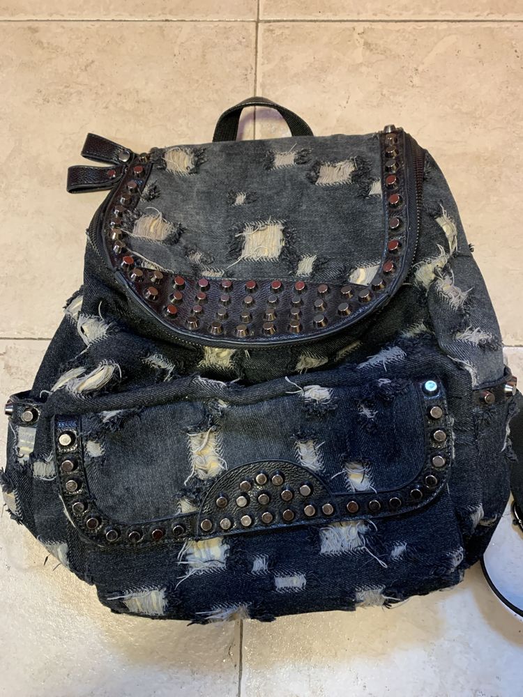 LV Mickey Mouse и раница с ресни и много джобове
