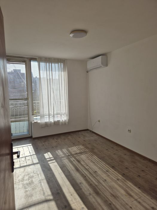 Под наем двустаен необзаведен апартамент централен район