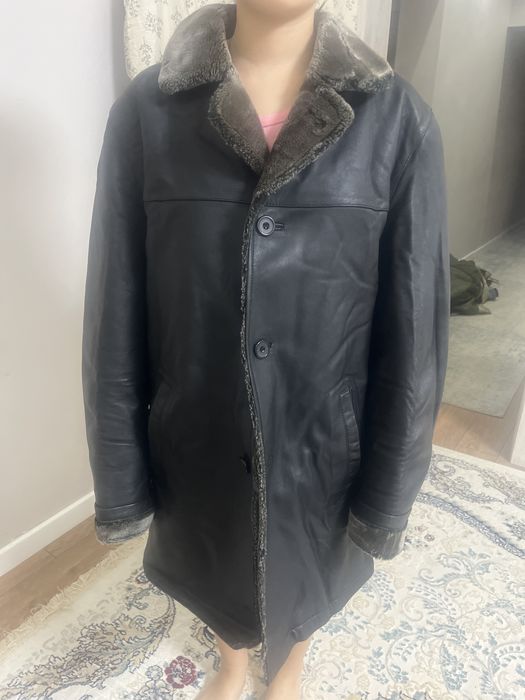 Натуральна Мужская теплая дубленка   черного цвета