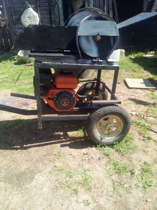 Vând tocător crengi