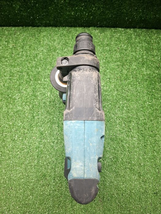 Безчетков тумбест перфоратор Makita DHR242