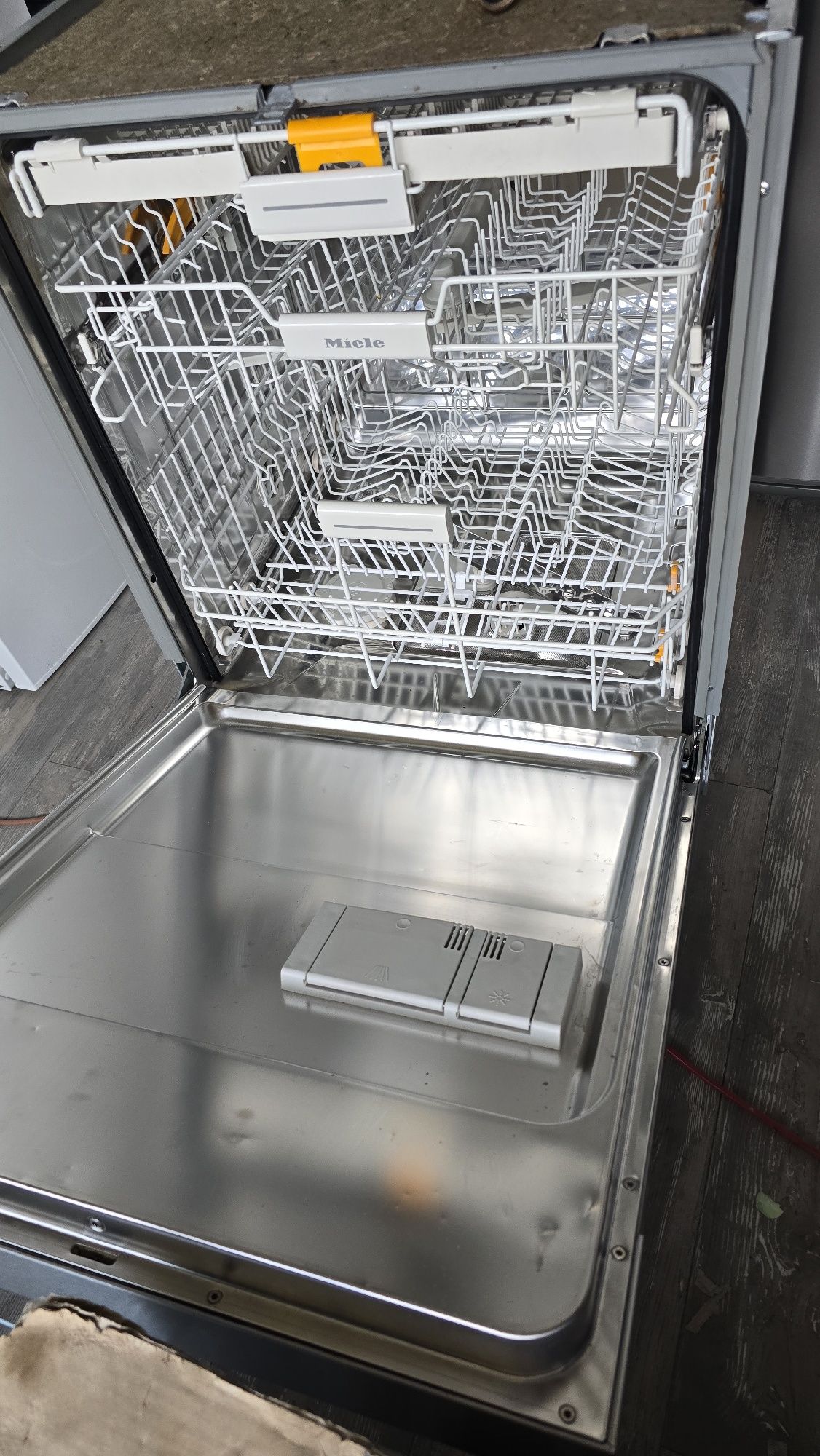 Съдомиялна Miele 60см