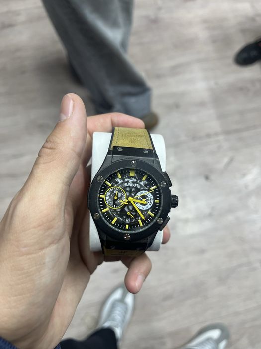 Часы           HUBLOT