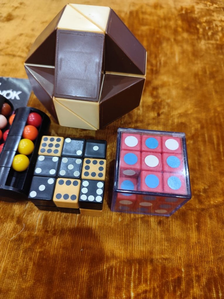 Продавам Рубик играчки