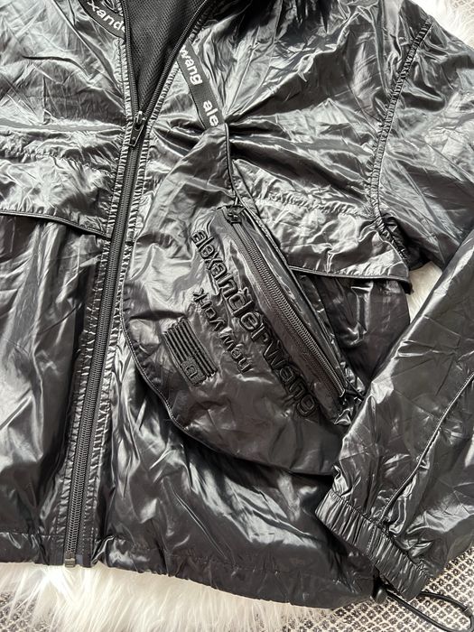 Черно найлоново яке на Alexander Wang.