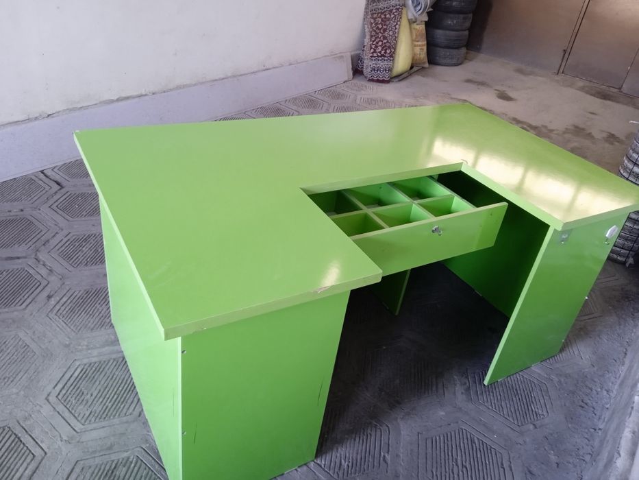 Kassa stol zudlik bilan kelishilhgan narxda sotiladi