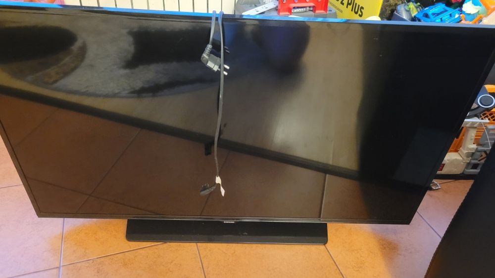 Televizor LCD Samsung 101cm LED