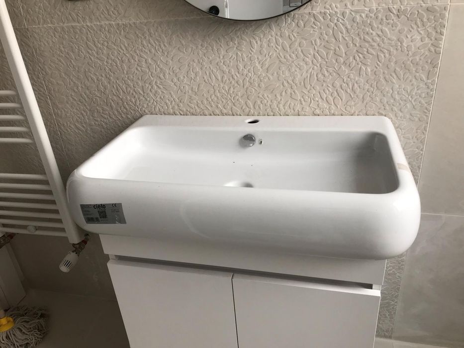 Vand chiuveta noua pentru baie