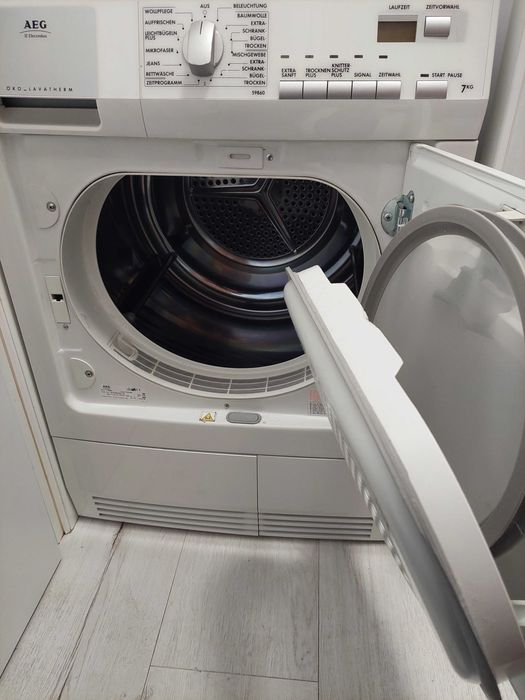 Продавам сушилня AEG Electrolux в отлично състояние
