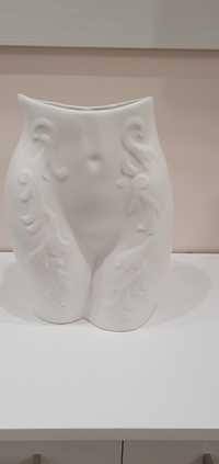 Гипсова ваза на женски силует