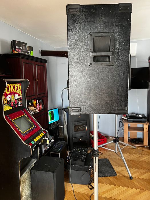 крайно стапало,колони и пулт