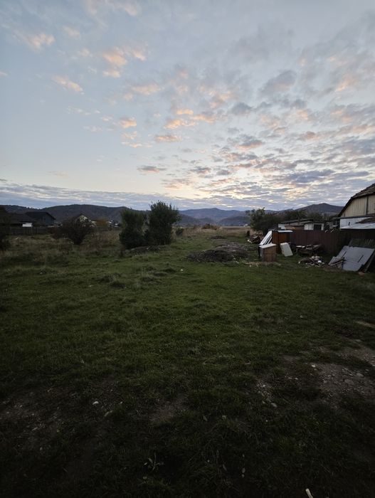Vând teren intravilan in comuna Dumbrava Roșie strada Crângului