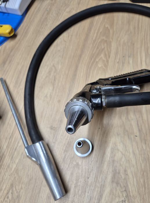 Pistol pentru sablat Yato