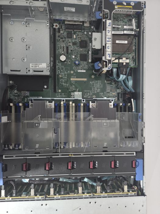 Server HP ProLiant DL380 Gen9 24SFF - 24 TB Stocare