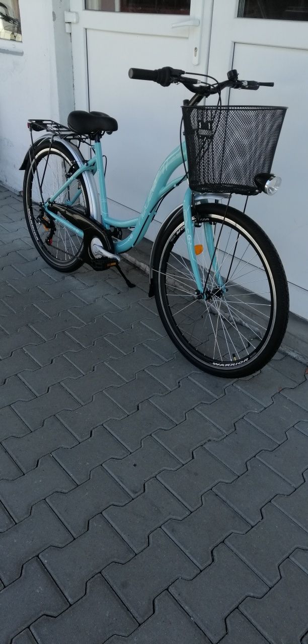 Bicicleta de dama cu cos