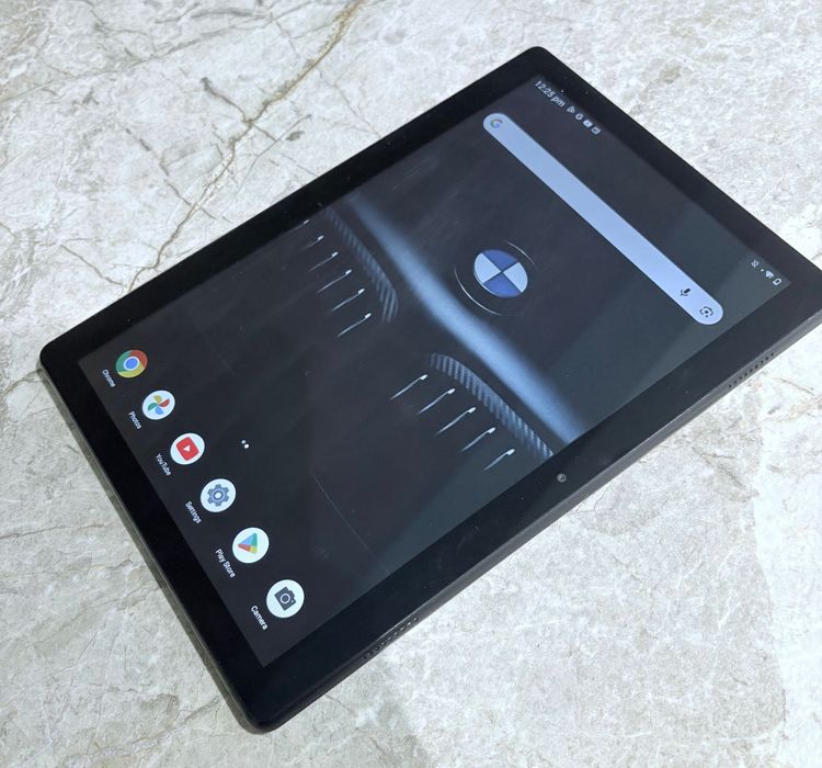 Таблет Lenovo tb-x505f с калъф и зарядно