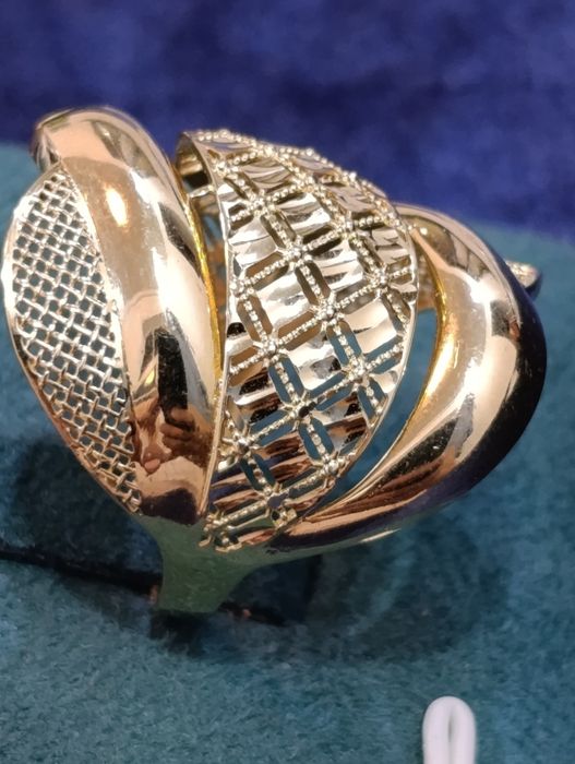 Золотое кольцо, цвет жёлтый, Проба 585, вес  4,01 Гр. размер 21