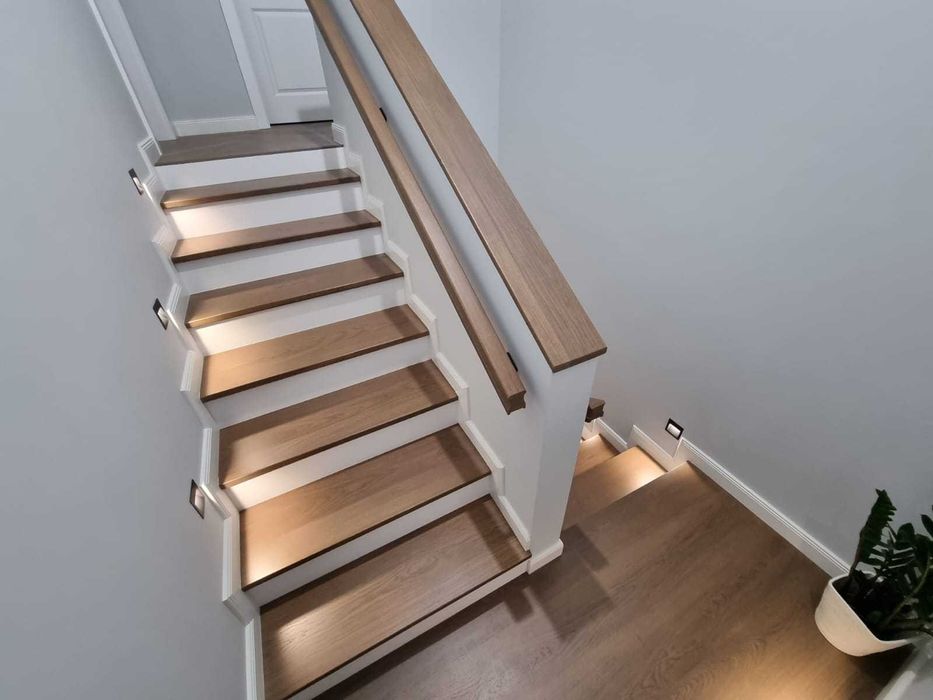 Scari din lemn masiv