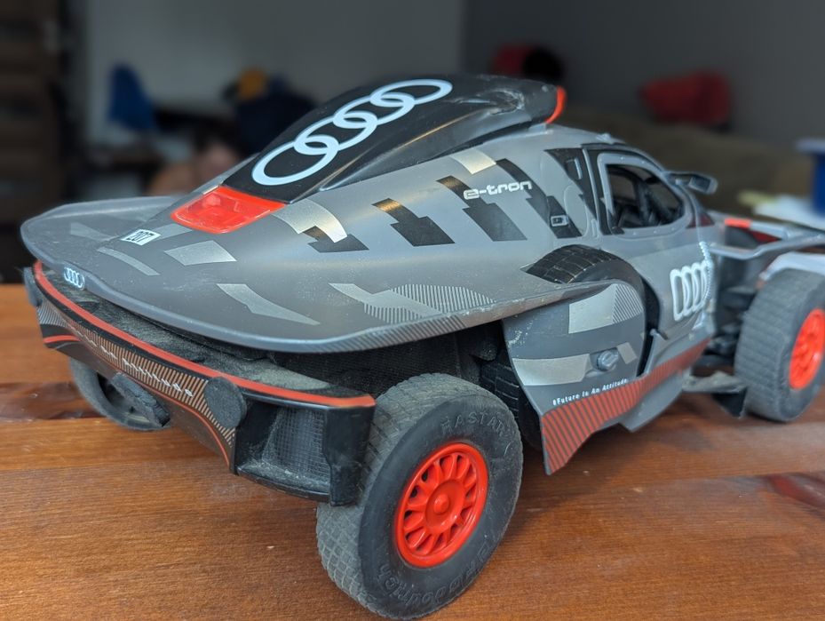 Audi RS Q E-Tron, Masinuta cu telecomanda Rastar 1:14