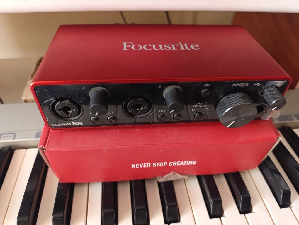 Focusrite 2i2 3rd gen sotiladi