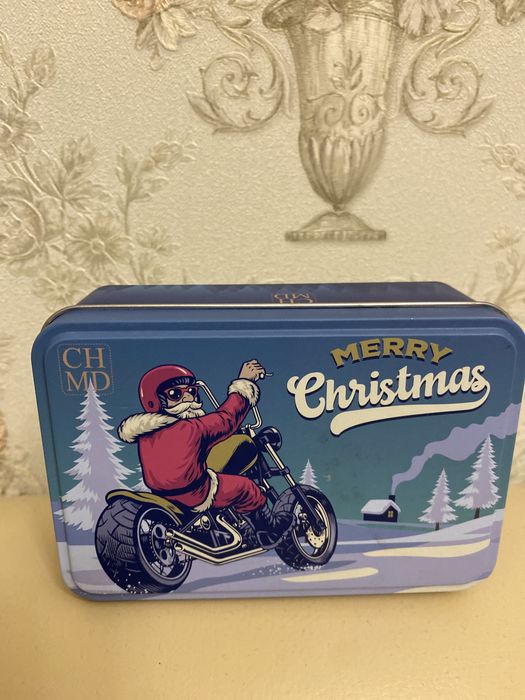 Продам коробку для сладостей в отличном состоянии