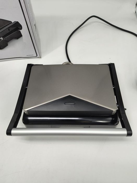 Чисто нова контакт грил скара BLACK DECKER 1000w 23×15cm