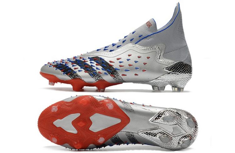 Продам бутсы адидас предатор без шнурков 40 размер больше мерка