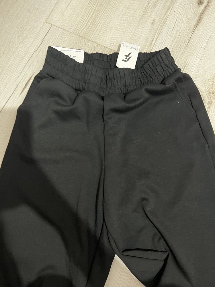 Pantaloni de trening noi