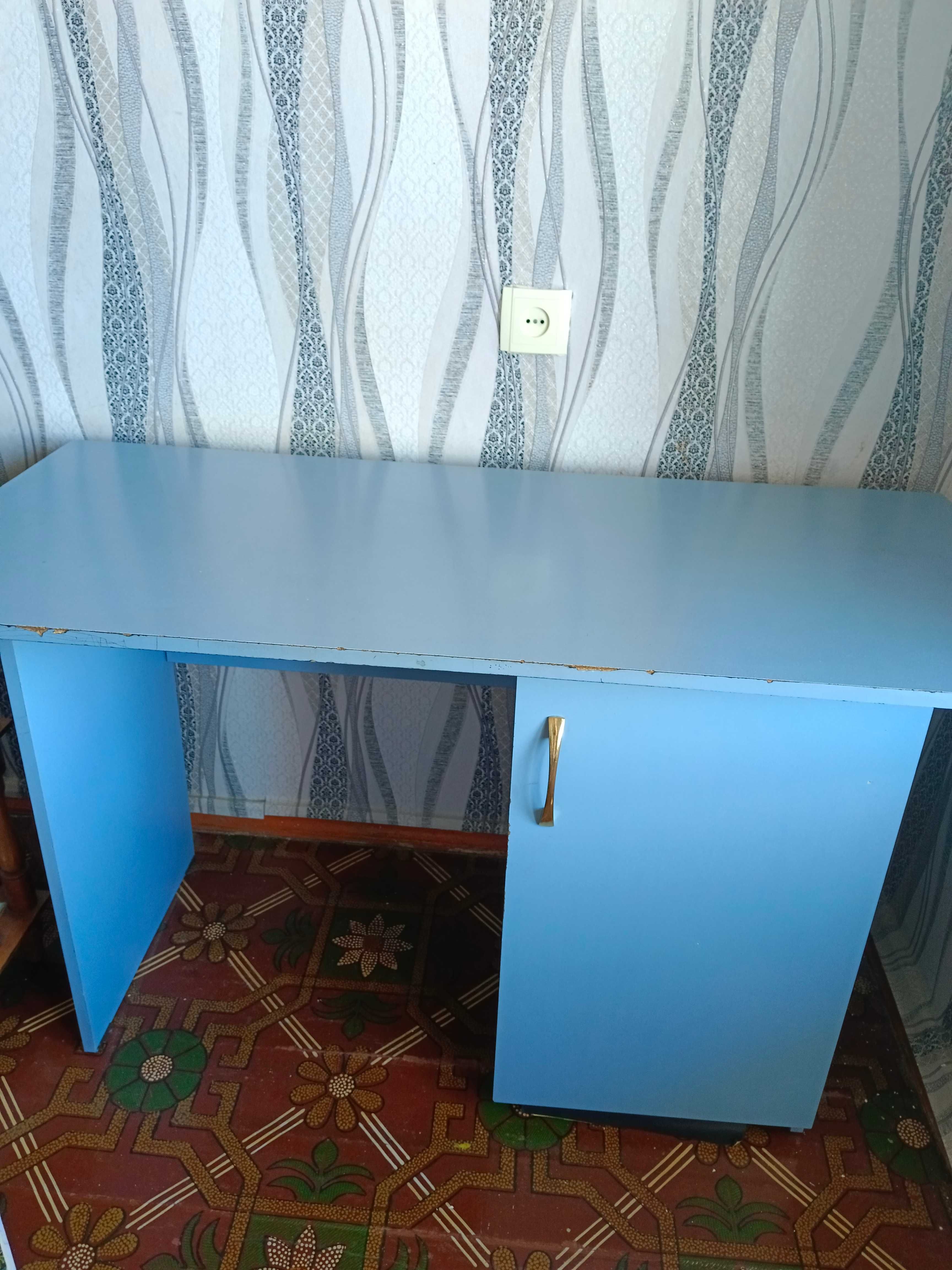 Продается б/у шкаф , кроватка, стол