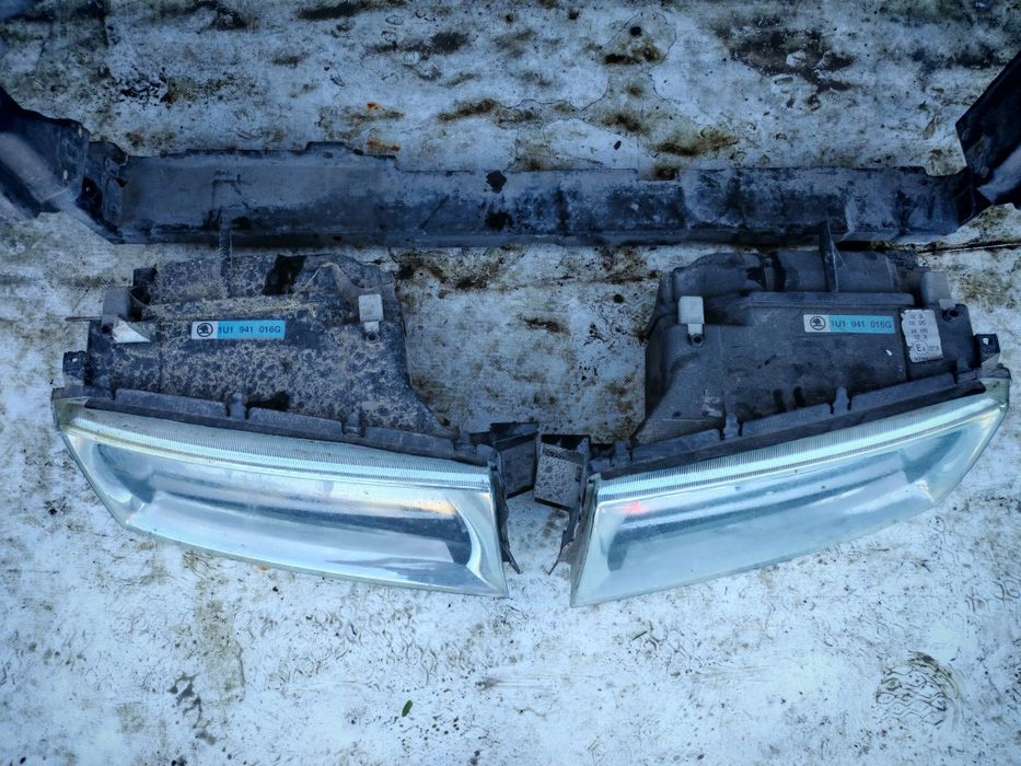 Far Xenon Skoda Octavia 1 stare perfecta