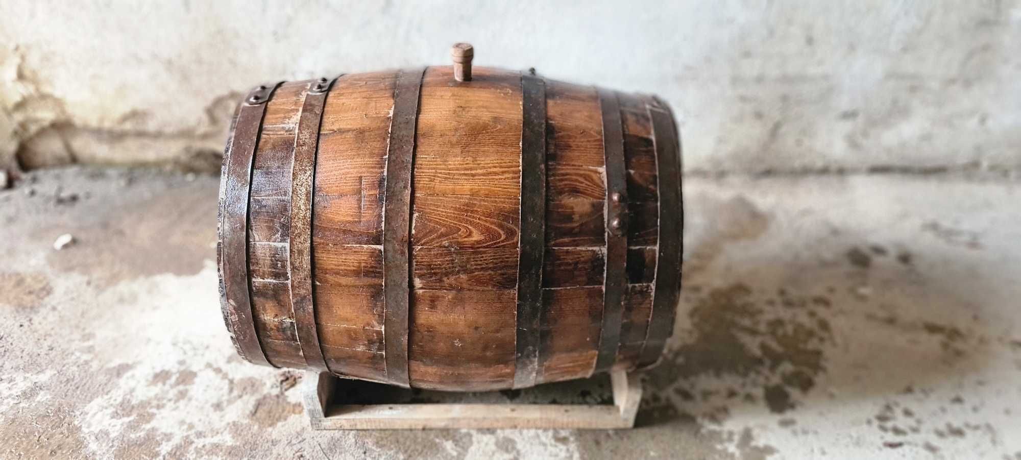 Продавам много запазено акациево буре 100 литра.