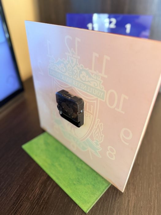 Настолен часовник на LIVERPOOL