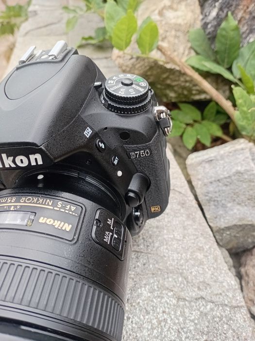 nikon 35mm 1.8g nikon 85mm sony a7iii