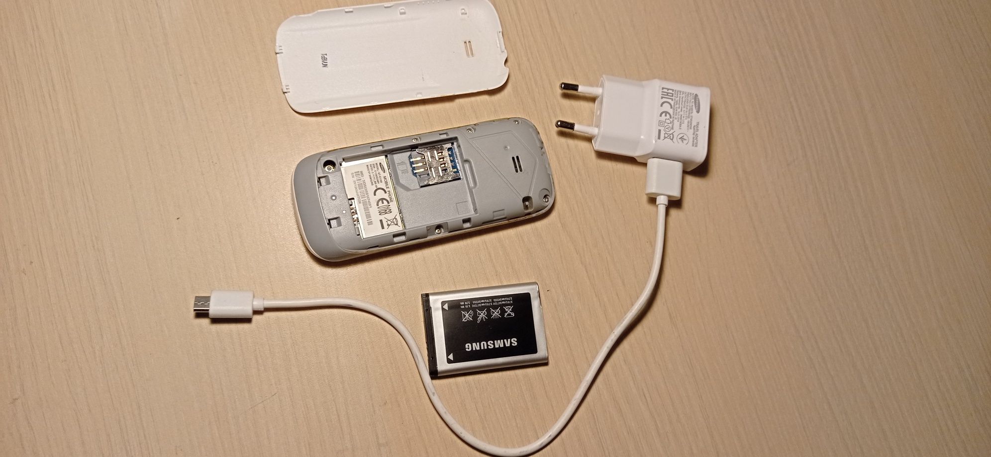 Telefon Samsung cu butoane model GT-E1280